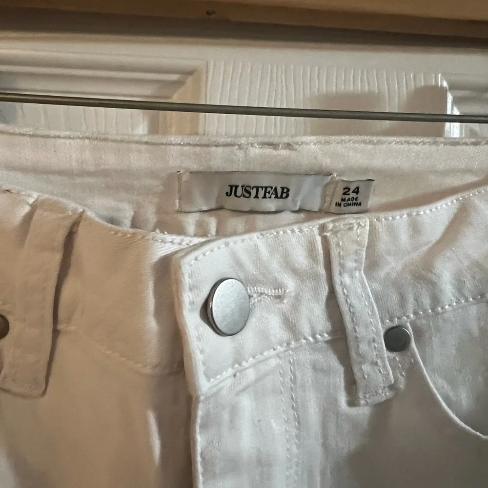 Mid Rise White Ripped Denim Jeans - Picture 7 of 7